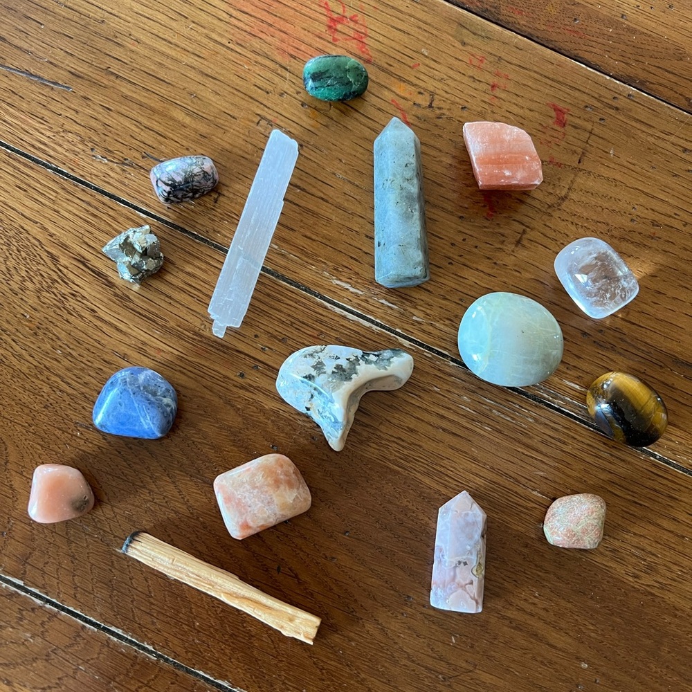 NEW CRYSTALS/GEM STONE LOT